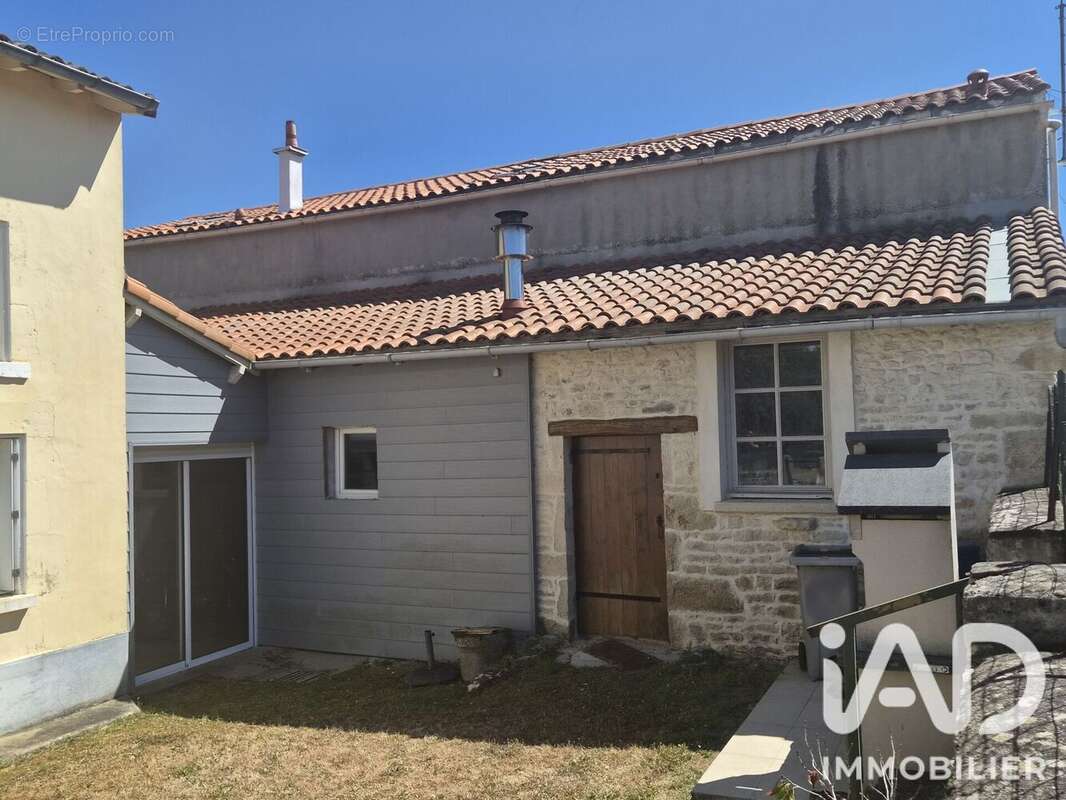 Maison 100 m² à Celles-Sur-Belle  - photo 2