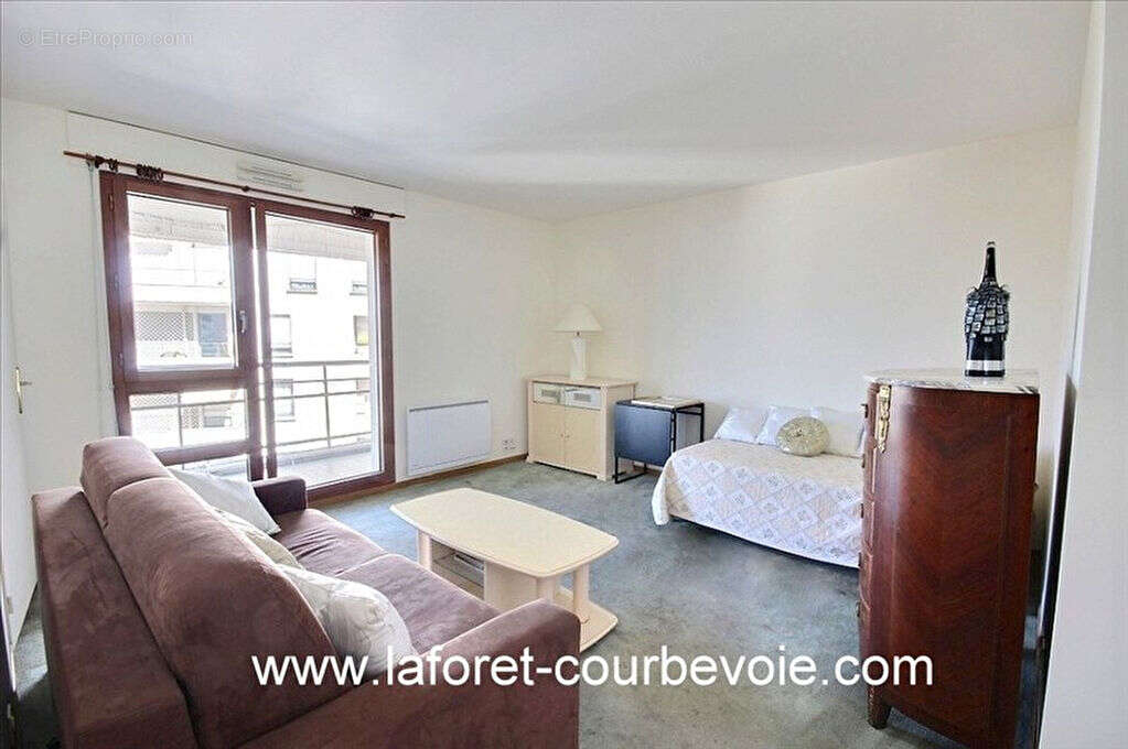 Appartement à COURBEVOIE