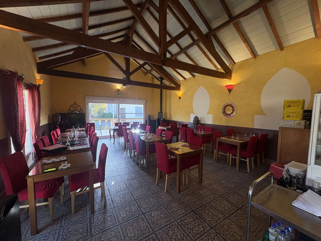 Commerce à MONTAIGU-DE-QUERCY