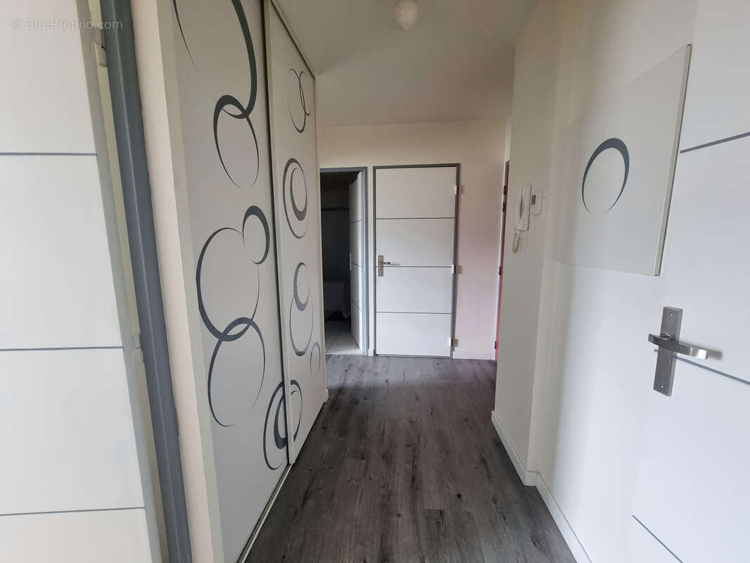 Appartement T3 Saint-Erblon Centre - Ascenseur - Double garage 62.10m2 - photo 10