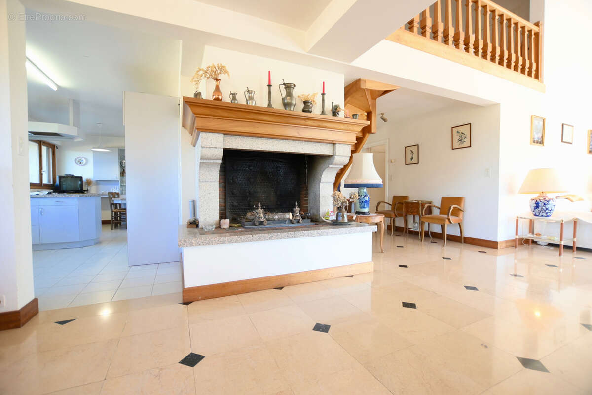 Maison à DUN-LES-PLACES