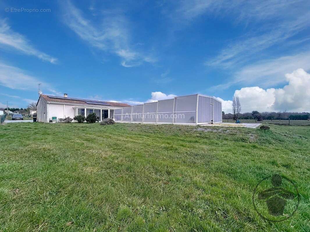 Maison à SAINT-CHRISTOLY-DE-BLAYE