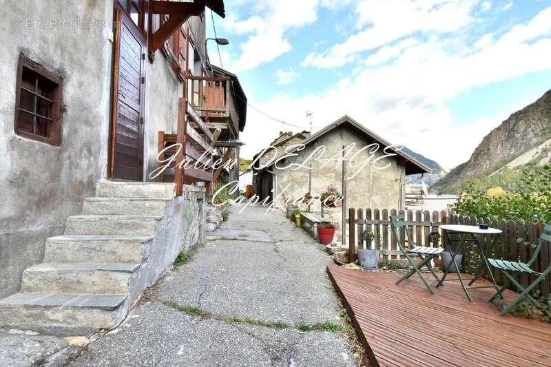 Appartement à SAINT-CLEMENT-SUR-DURANCE