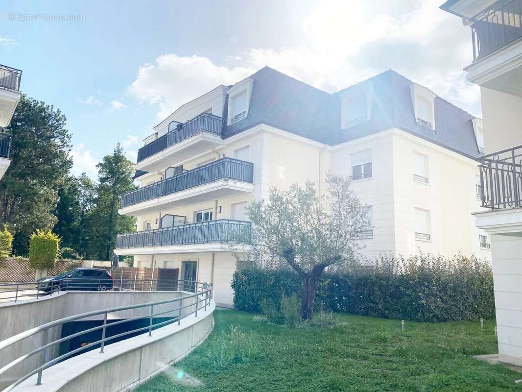 Appartement à SAINTE-GENEVIEVE-DES-BOIS