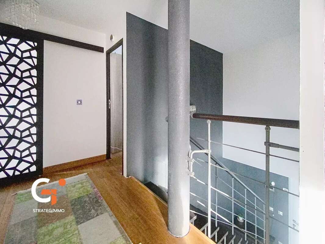 Maison à SAINT-ETIENNE-DU-ROUVRAY