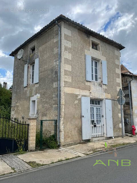 Maison à GRASSAC
