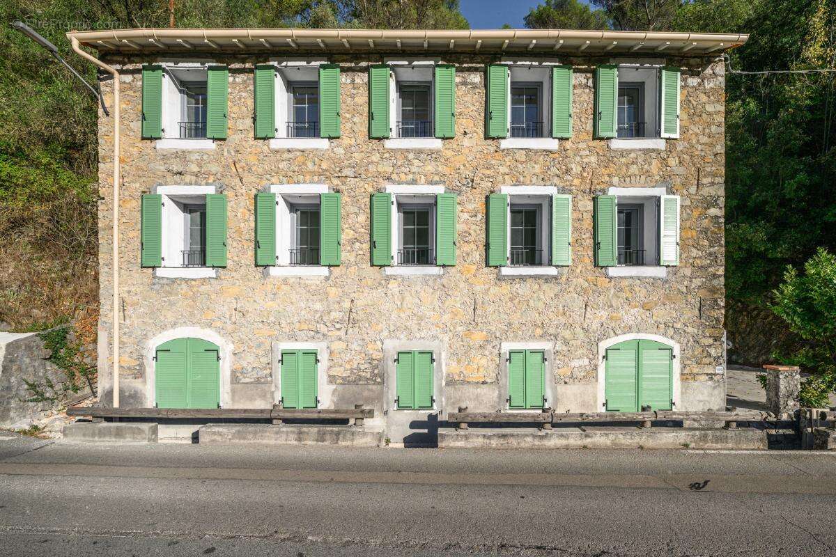 Appartement à TOURRETTE-LEVENS