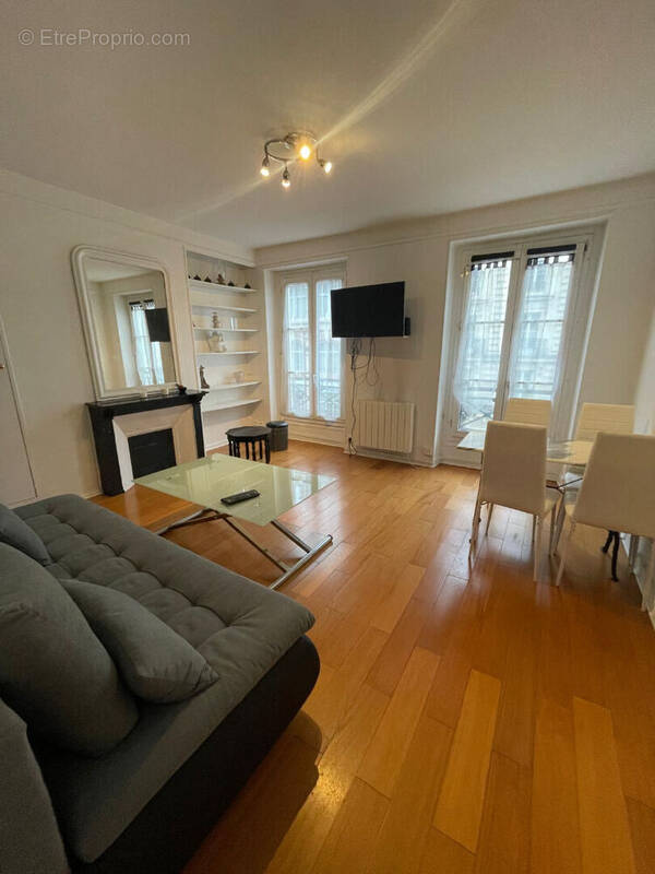 Appartement à PARIS-10E