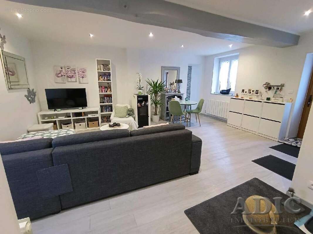 Maison à VER-SUR-LAUNETTE