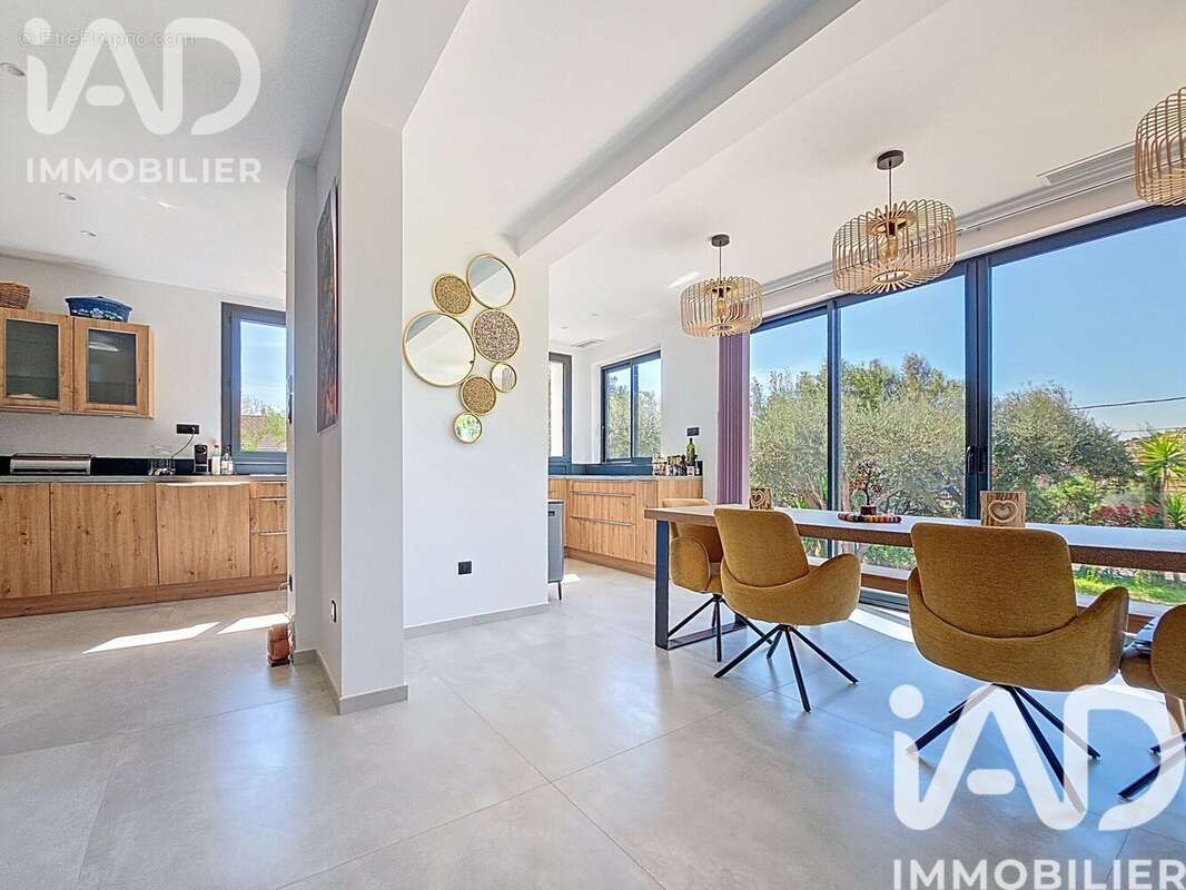 Photo 4 - Maison à ROQUEBRUNE-SUR-ARGENS