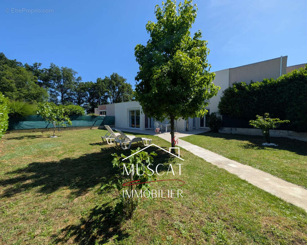 VILLEFONTAINE - Maison - 3 chambres - jardin - terrasse - garage - photo 12