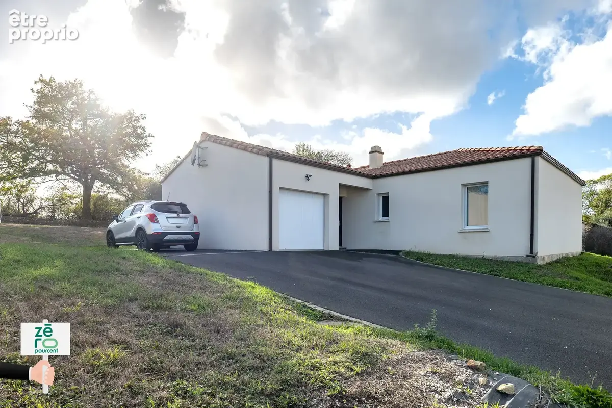 A Bessay, Construction 2017, 3 chambres, garage et jardin arboré de 1 000 m2 - photo 1