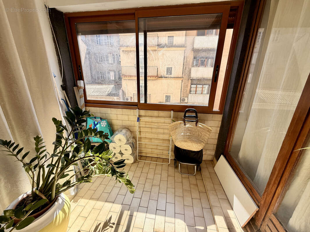 Appartement à MARSEILLE-5E