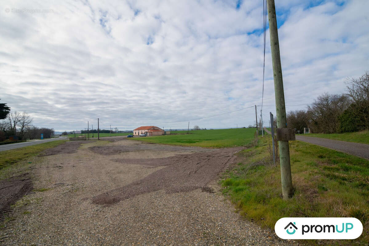 Terrain à SEMPESSERRE