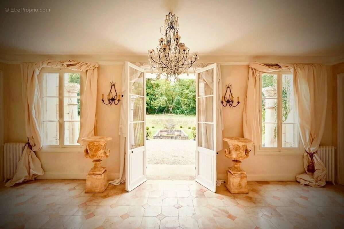 Beau château du XVIIIe siècle avec dépendances, incluant une salle de réception, situé dans l'Orne - photo 12
