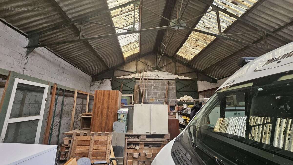 Commerce 180 m² à Neuville-En-Ferrain  - photo 3