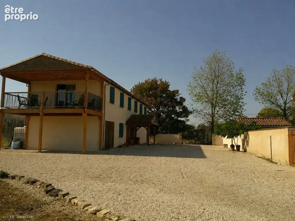 Superbe Maison Individuelle Avec Une Piscine Chauffée et Une Maison À Rénover - photo 46