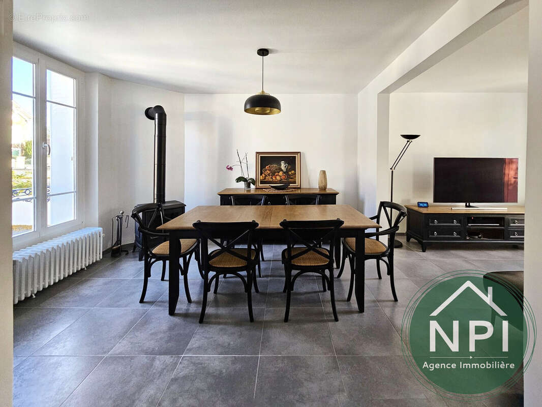 Maison à VAUX-LE-PENIL