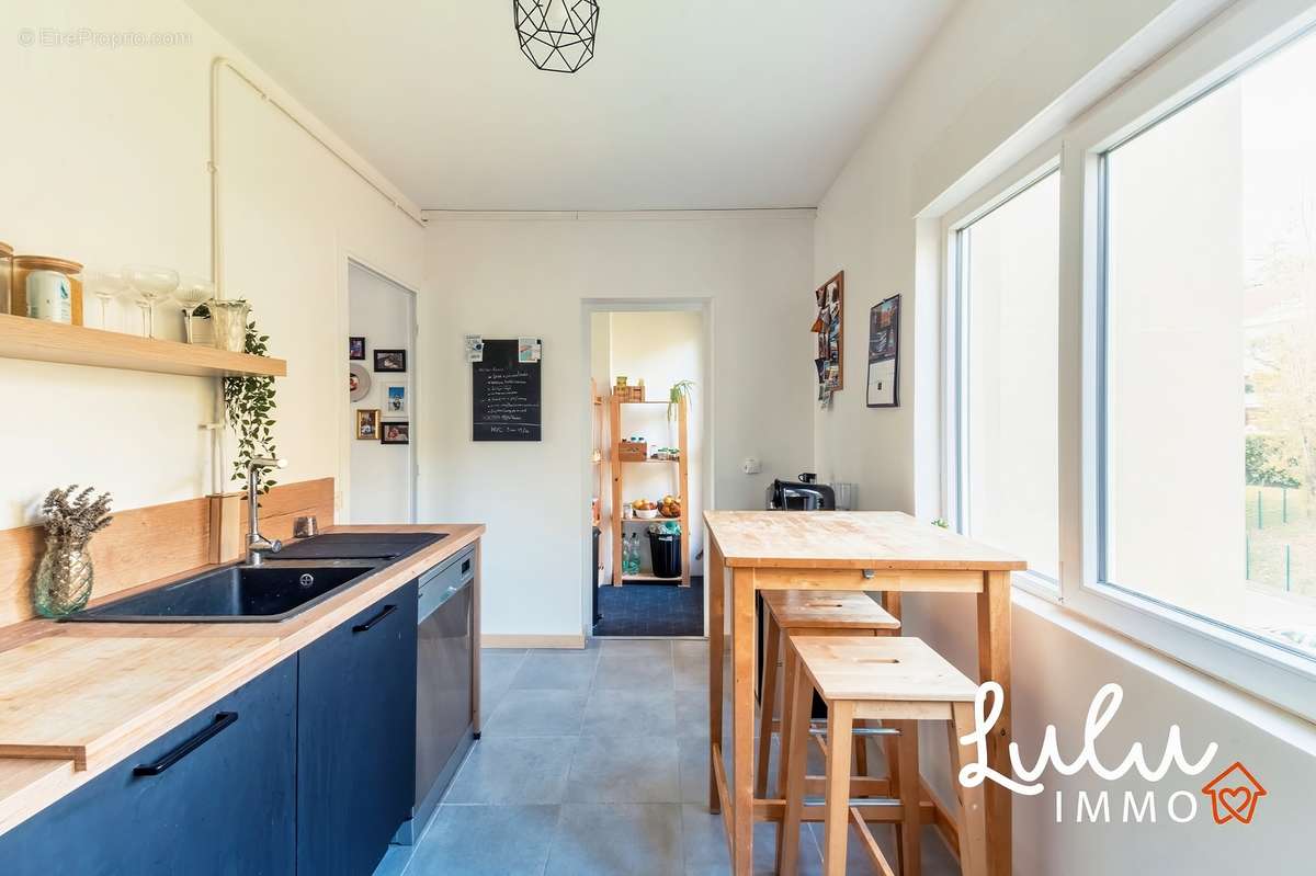 ECULLY-Appartement T3 69,14m² - terrasse, cave et stationnement - photo 6