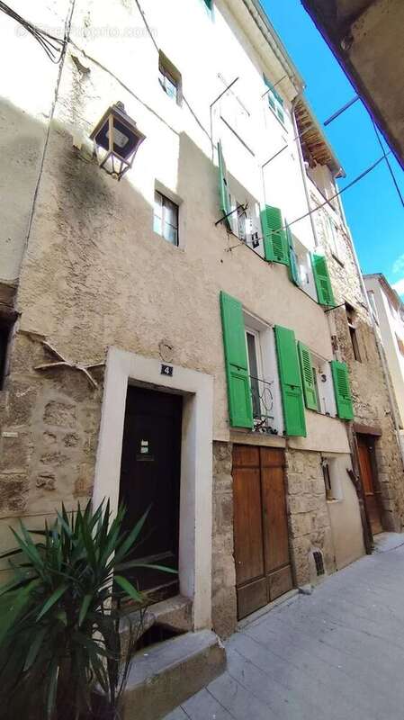 Appartement à PUGET-THENIERS