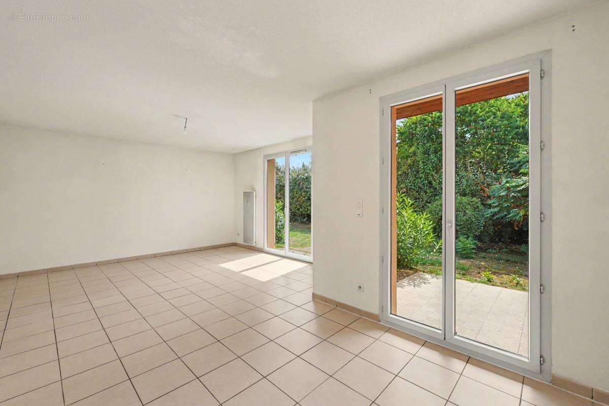 Maison 4 pièces 90 m² - Saint-Jory - Plain-pied avec jardin, garage et terrasse - photo 2
