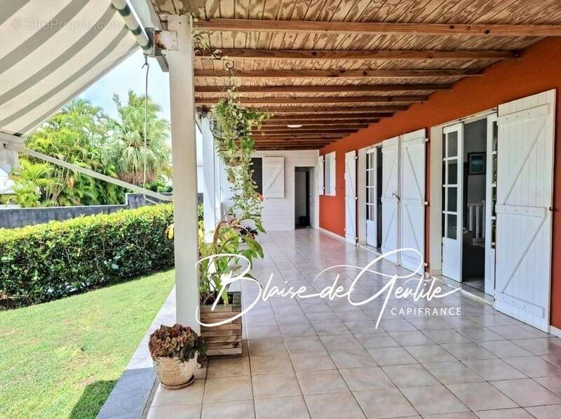 Maison à BAIE-MAHAULT