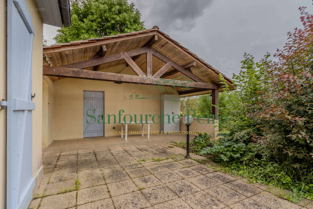 Maison à LA ROQUE-GAGEAC