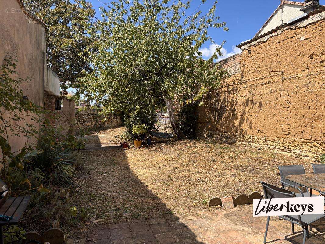 Maison de caractère rénovée – Hyper centre de Gaillac – 238 m² habitables – Jardin - photo 16