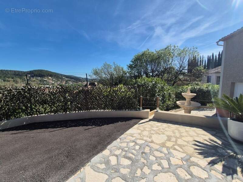 Maison à SOLLIES-VILLE