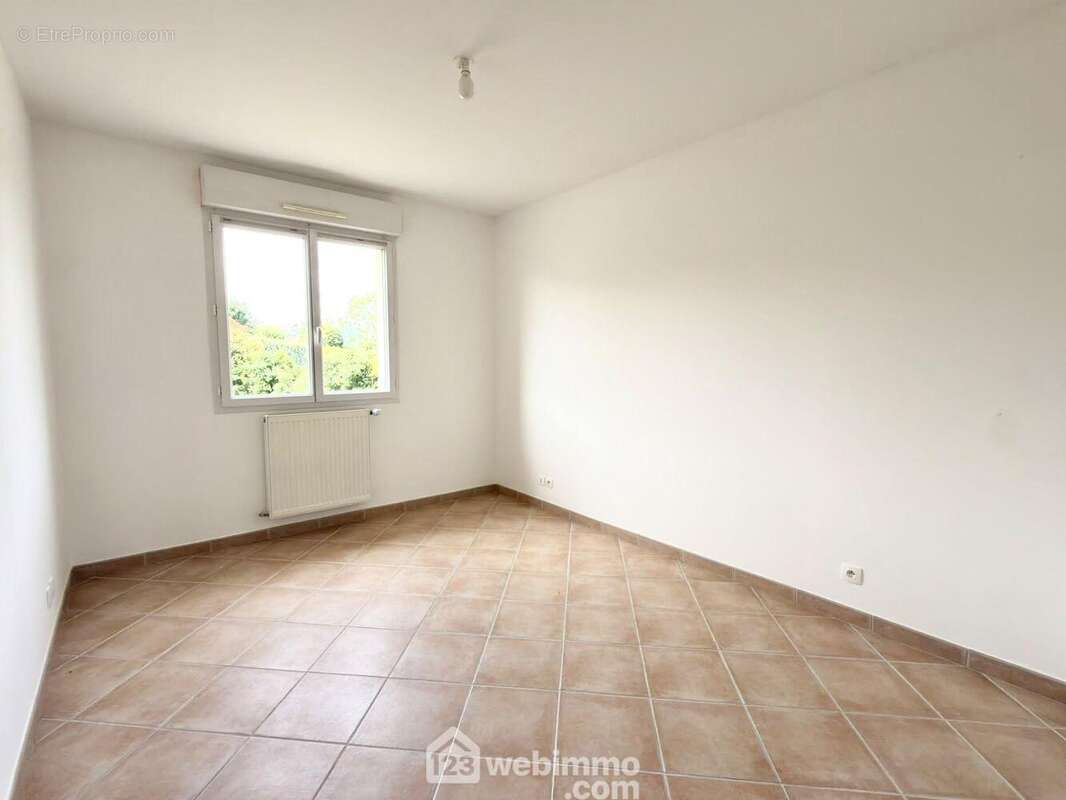 Maison 99 m² à Beaufort-En-Vallee  - photo 7
