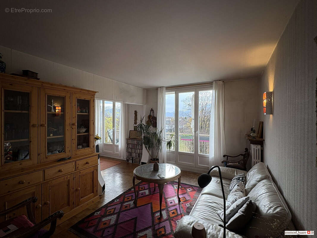 Appartement à MEYLAN