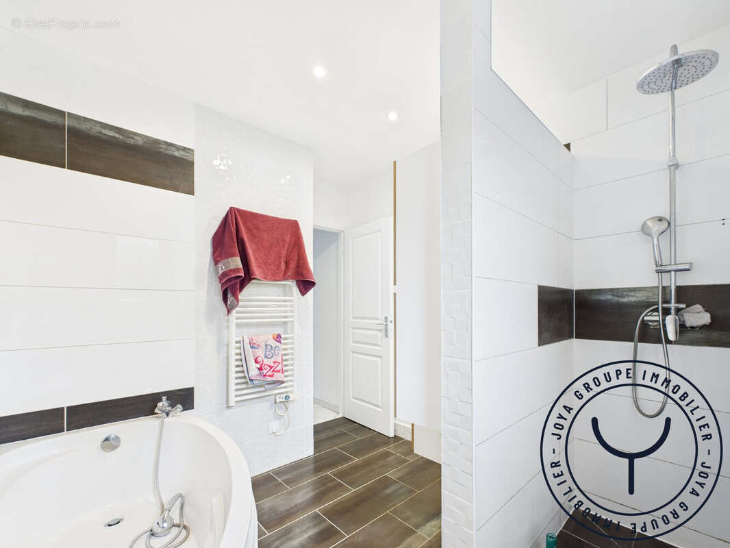 Maison à SAINT-JEAN-DE-BONNEVAL