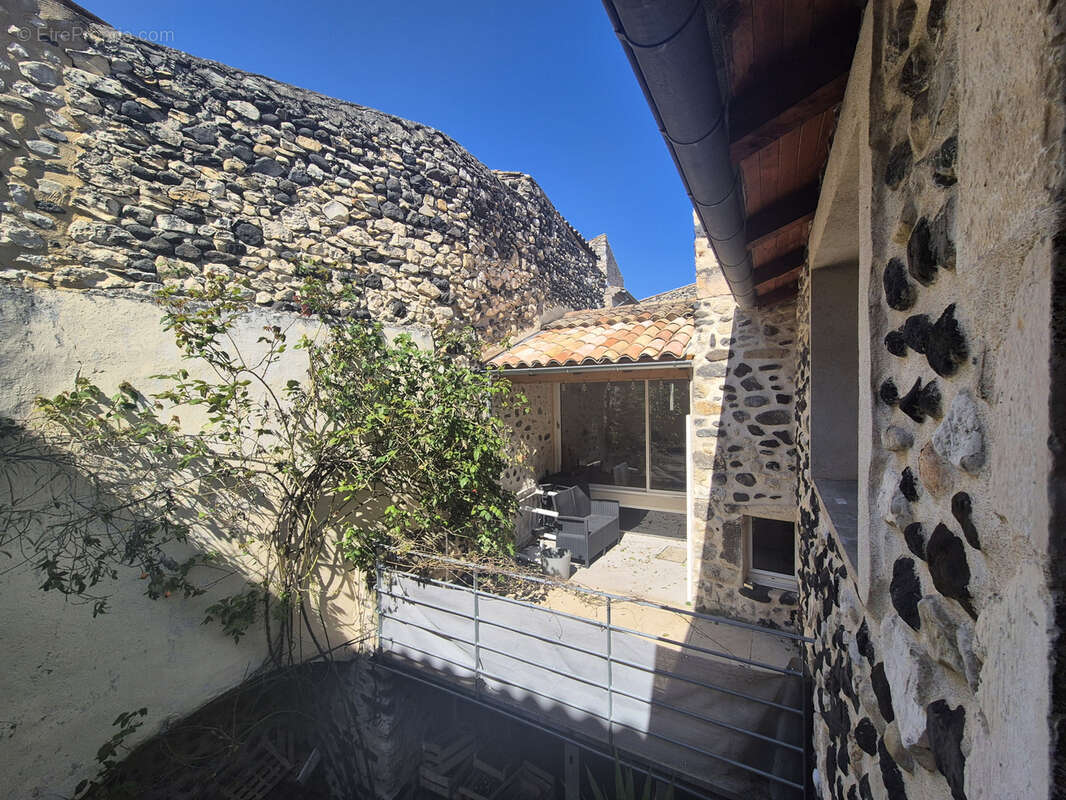 Maison à MEYSSE