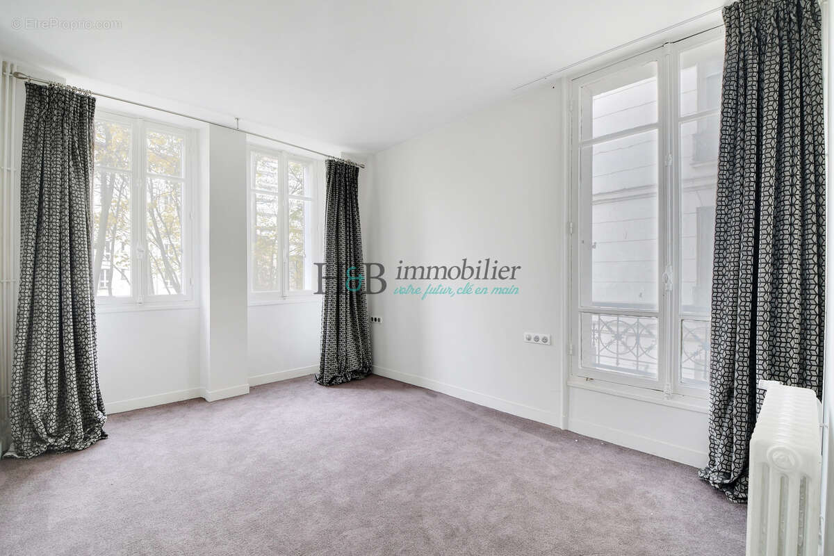 Appartement à PARIS-14E