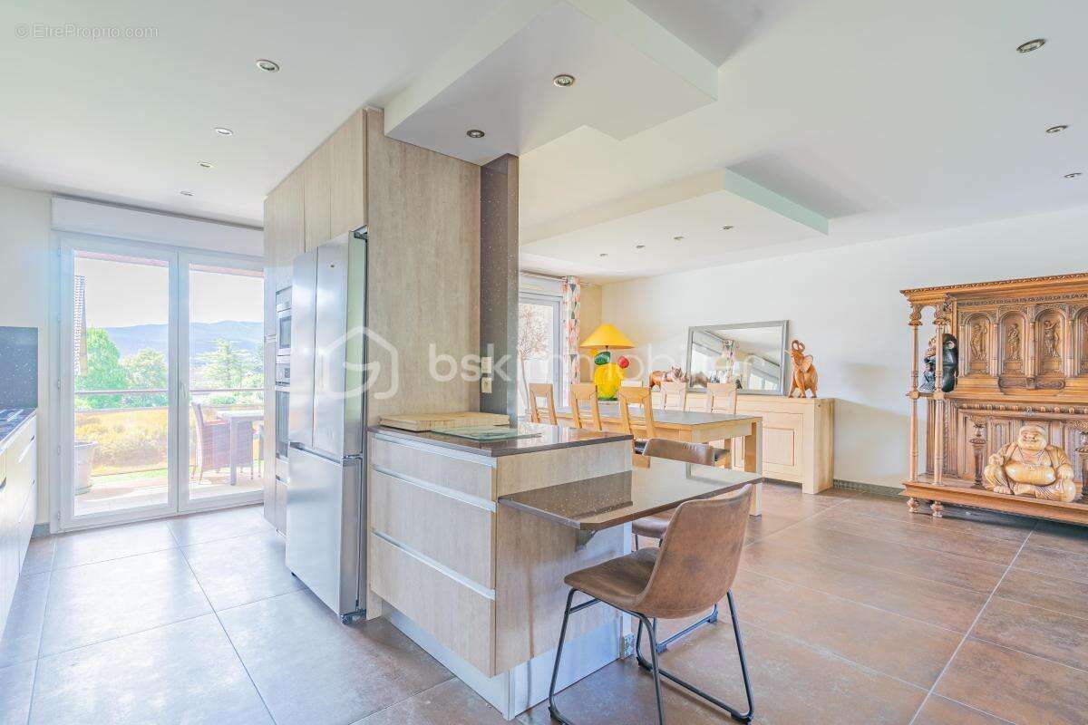 Appartement à POISY