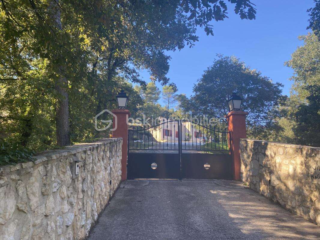 Maison à LA ROQUE-D'ANTHERON