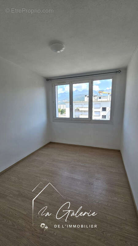 T4 en dernier etage a saint martin d'heres - photo 3