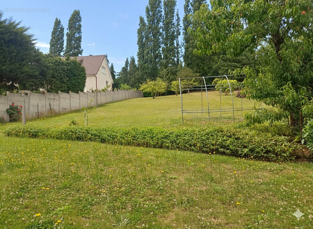 Maison à MORAINVILLIERS