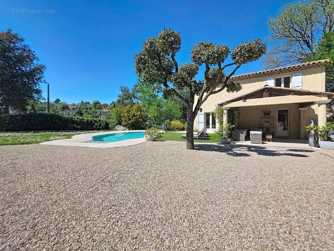 Maison à ROQUEFORT-LES-PINS