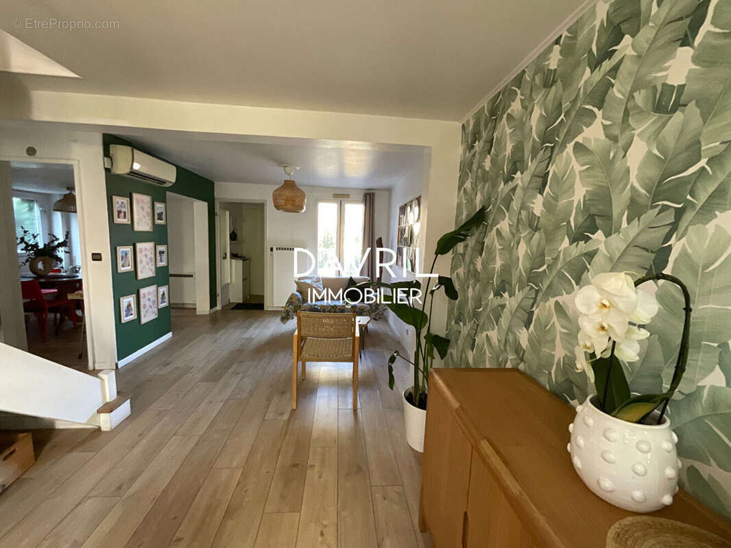 Maison à CHANTELOUP-LES-VIGNES