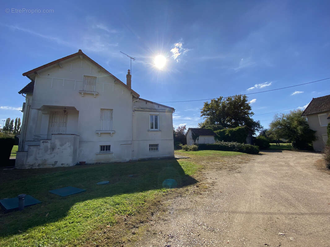 Maison à COSSAYE