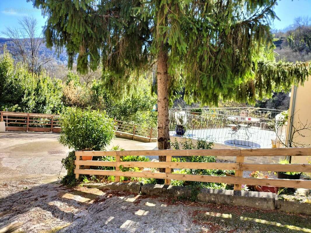 Appartement à TOURRETTES-SUR-LOUP