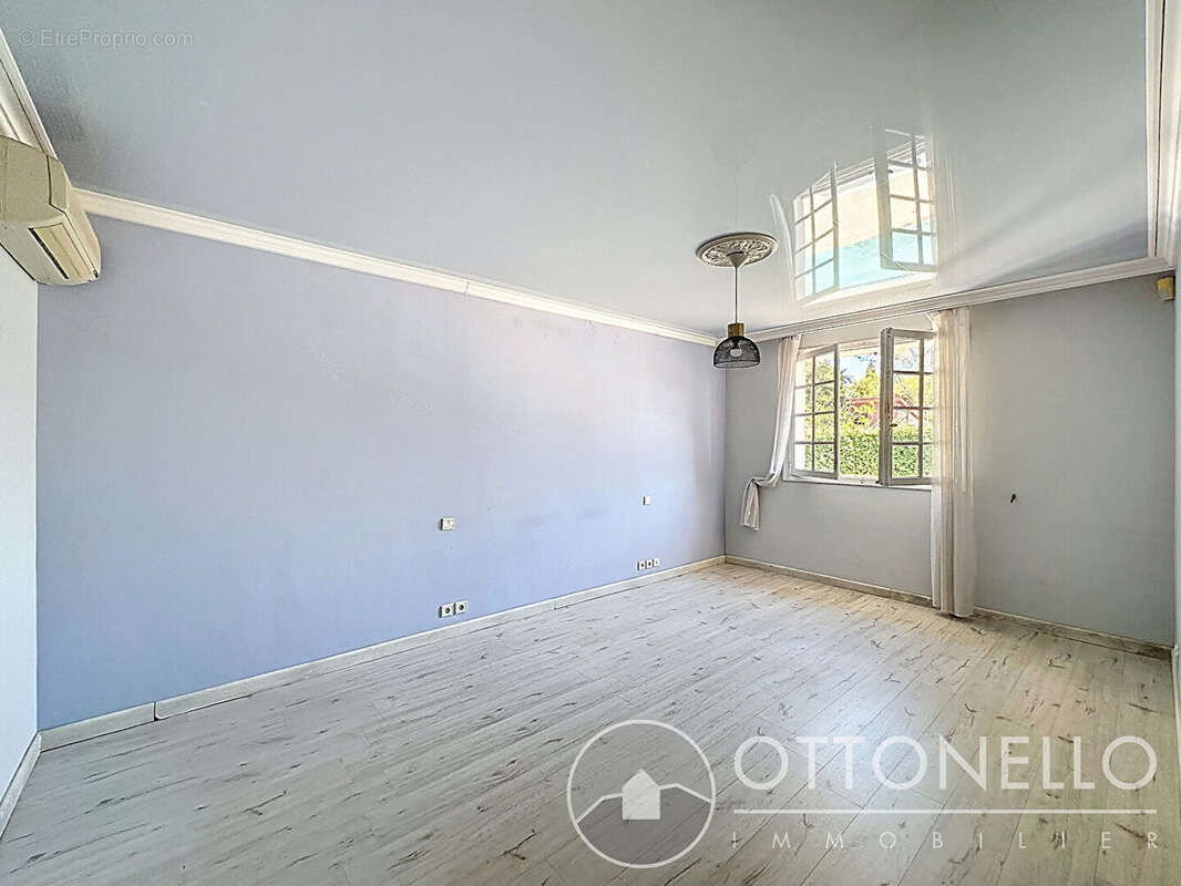 Maison à ROQUEBRUNE-SUR-ARGENS