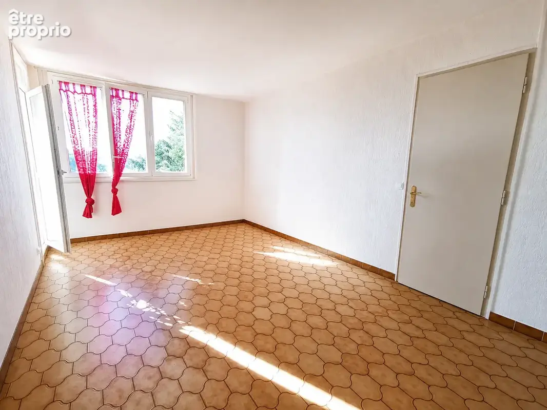 Appartement type 4 de 67 m2 avec balcon et cave 69005 LYON - photo 2