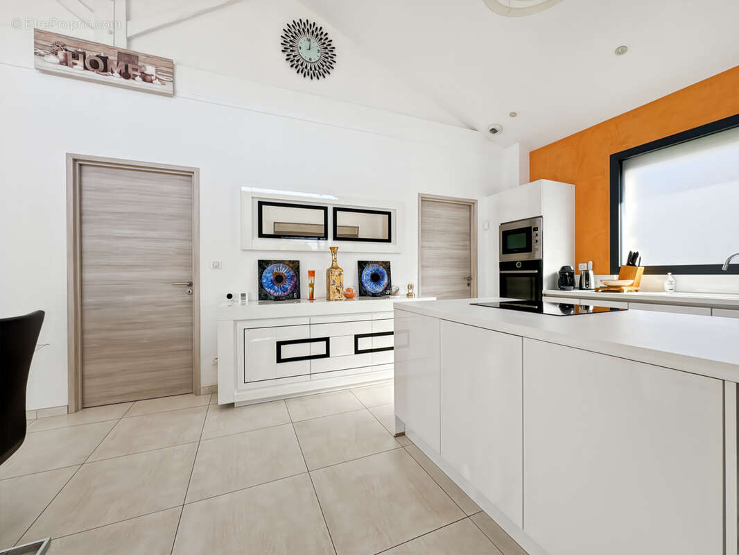 Maison à COLLONGES-AU-MONT-D'OR