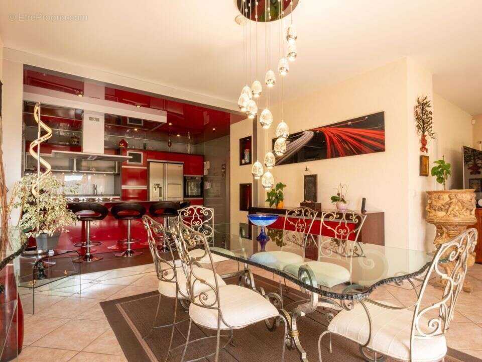 Maison à VETRAZ-MONTHOUX