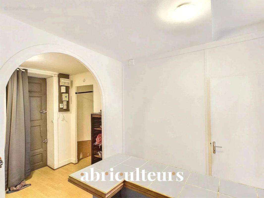 Appartement lumineux de 27 m² à rénover, emplacement d’exception entre Terreaux et Saint-Nizier – Investissement idéal - photo 7
