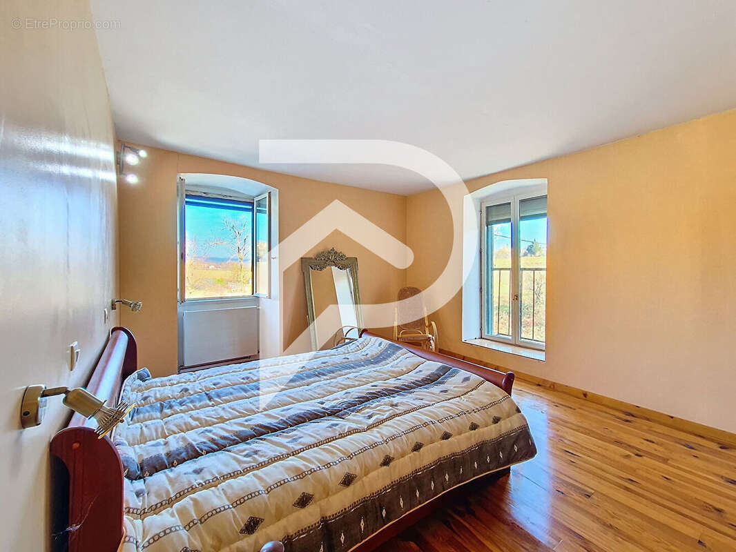 Maison à SAINT-LAGER-BRESSAC