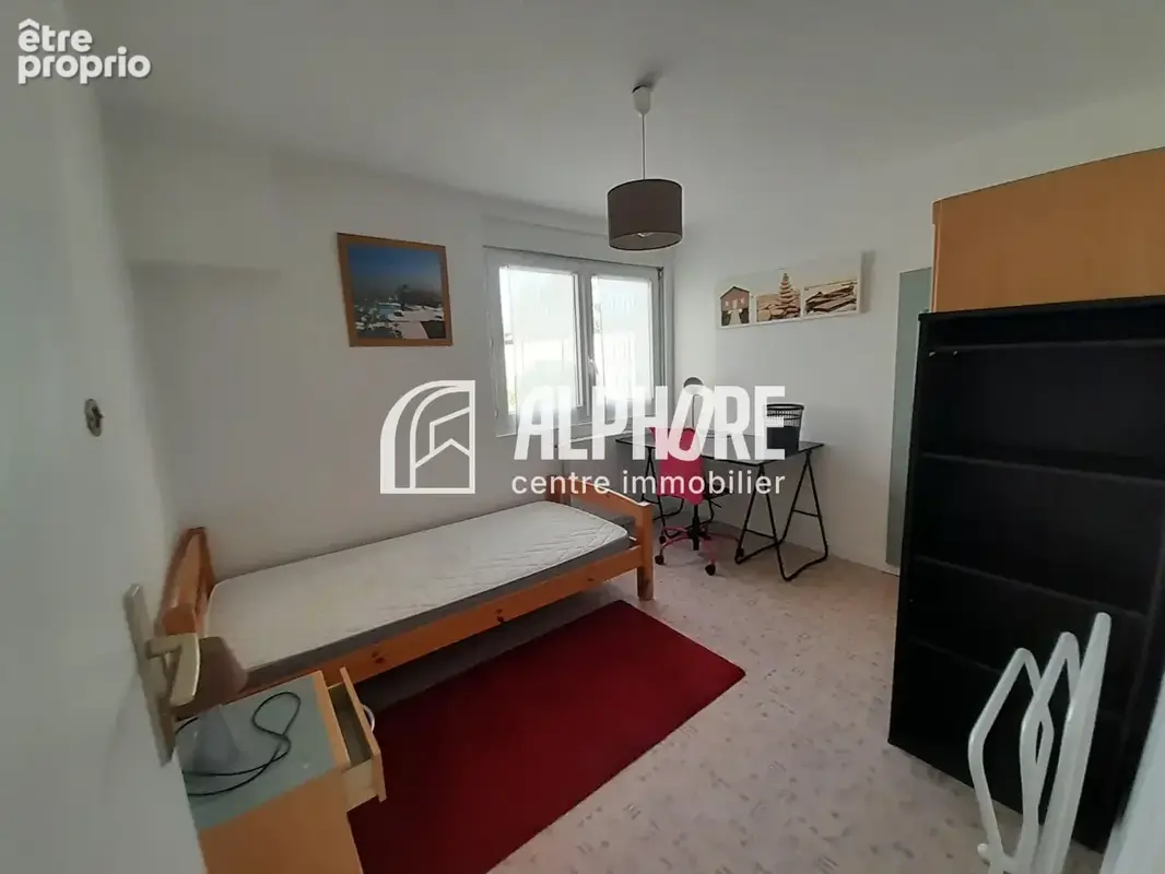 Maison composée de 2 appartements sur  879m² de terrain . (terrain  à bâtir détachable) - photo 13