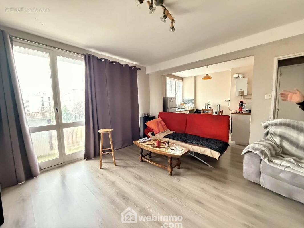 Une pièce de vie de 23 m² - Appartement à LAON